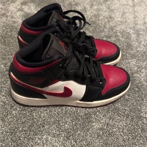 Nike Jordan 1 Mid 4y